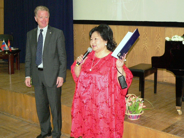 Х.Уртнасан: Театрын тайз гэдэг айхавтар уяа байдаг юм билээ